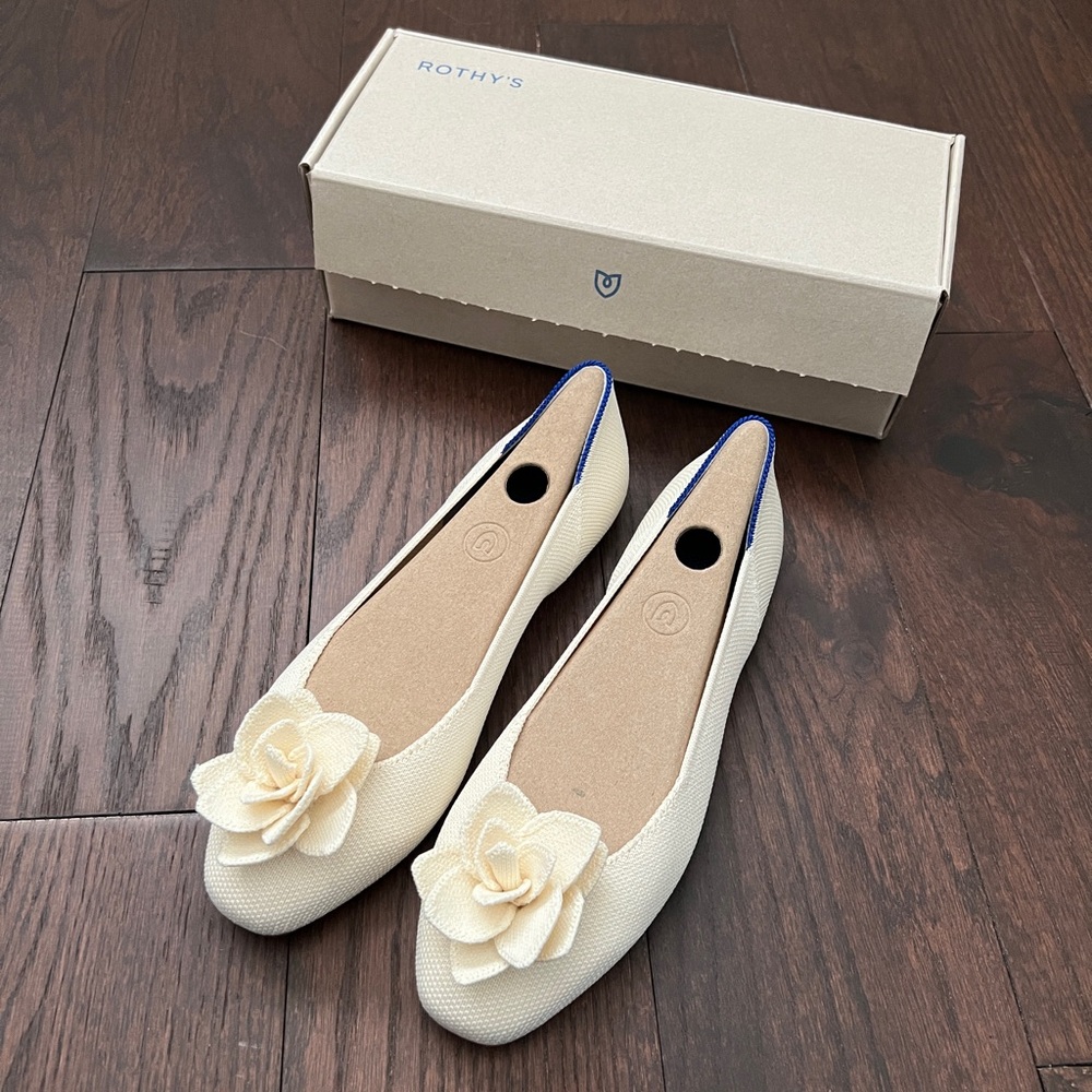 NIB Women’s Rothy’s The Petal Square in Love Bird 7